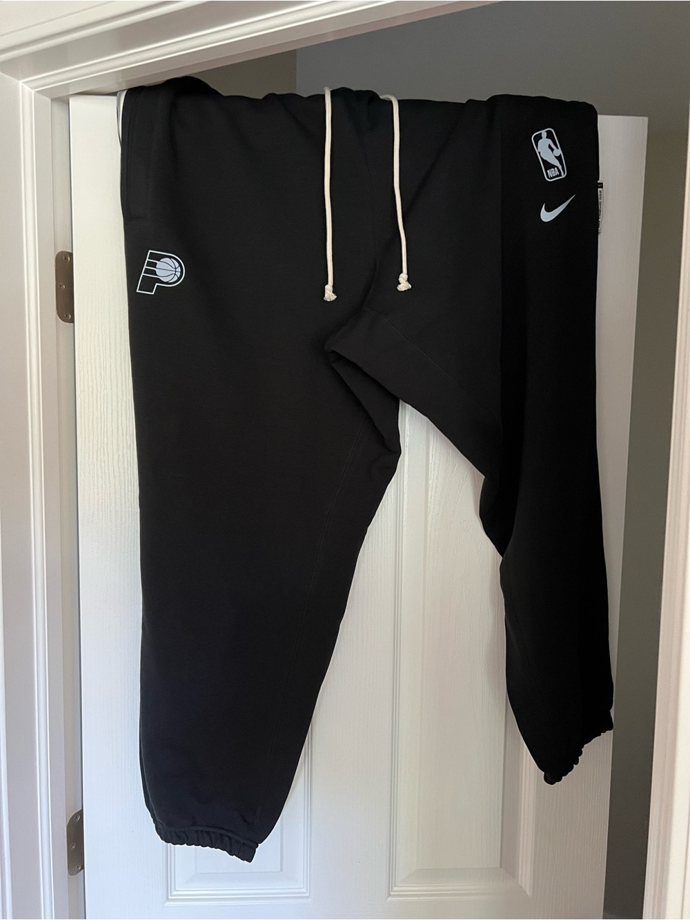 Nike NBA Indiana Pacers Black Men’s  Sweatpants. Authentic NBA apparel.